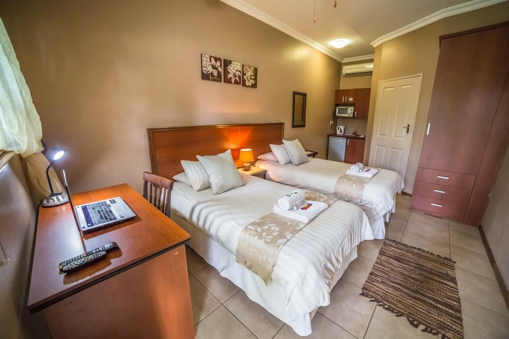 Beryl1 Guest House Klerksdorp Exterior foto